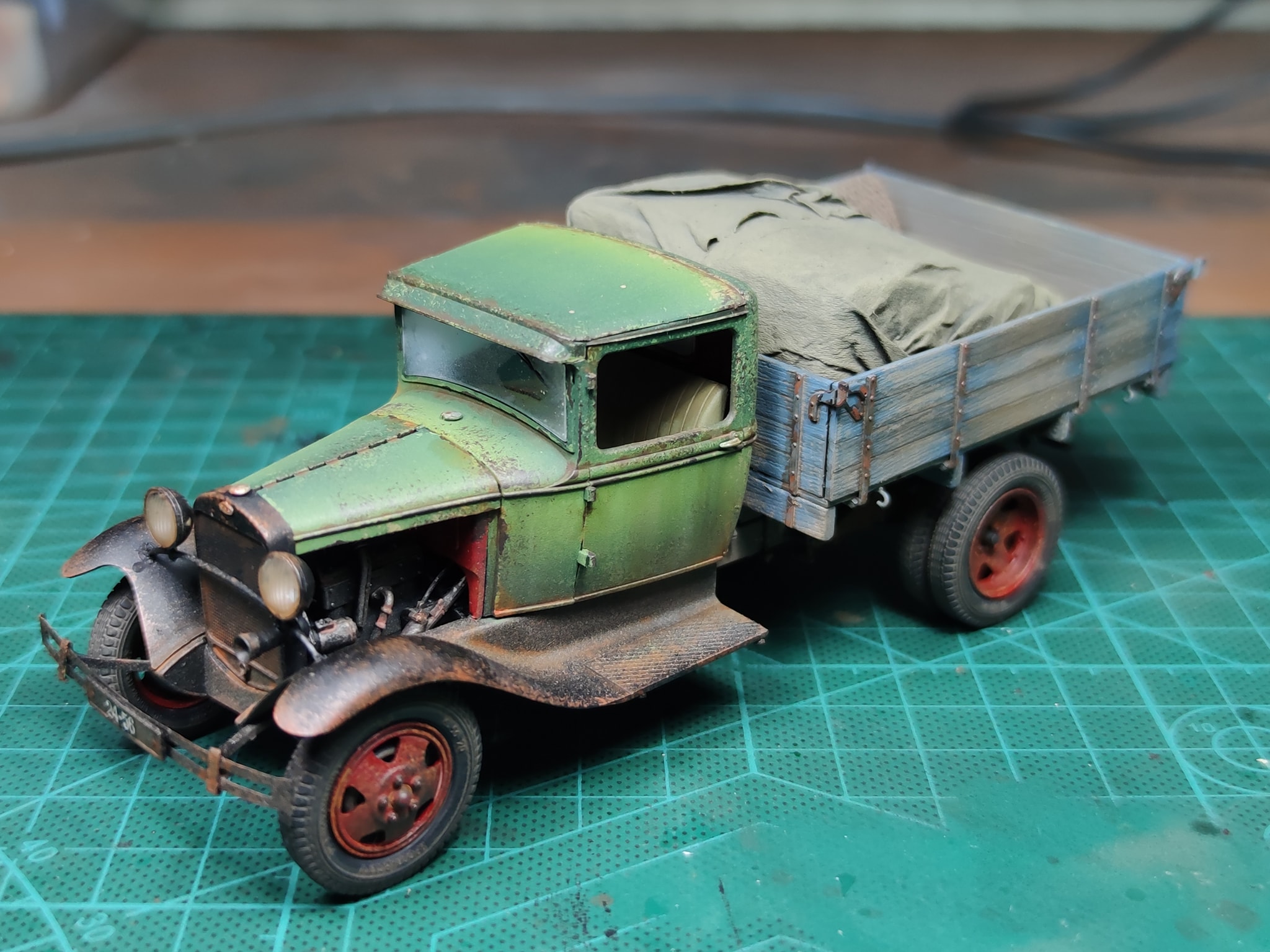 Soviet GAZ-AA Truck hobbyboss