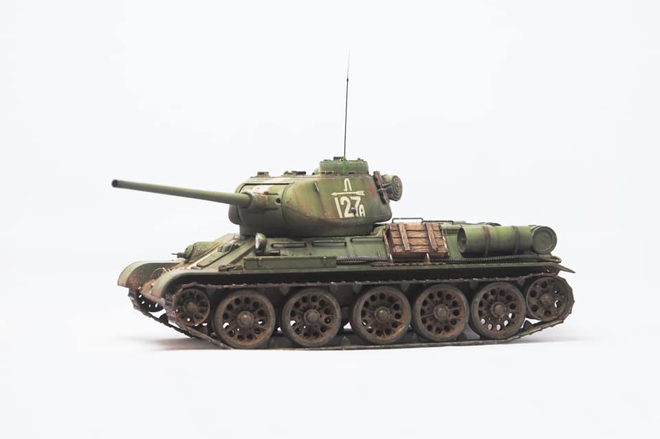 T-34/85 peint par Ju Liang colonel moustache